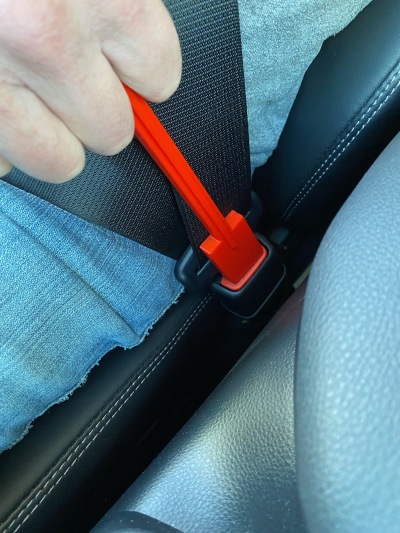 Buckle Bopper Seat Belt Release Aid : easy to use for arthritic hands